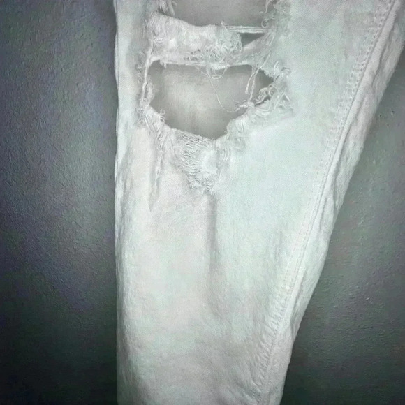 American Eagle Mom Straight Jean White Destroyed high rise stretch, Size 10 - Picture 11 of 16